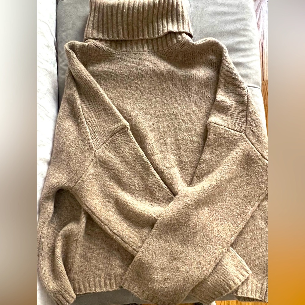 Abercrombie Women’s Wedge Turtleneck Sweater - medium - taupe